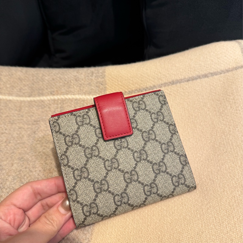 Gucci紅皮革/pvc雙面釦式短夾   超好看😻-5