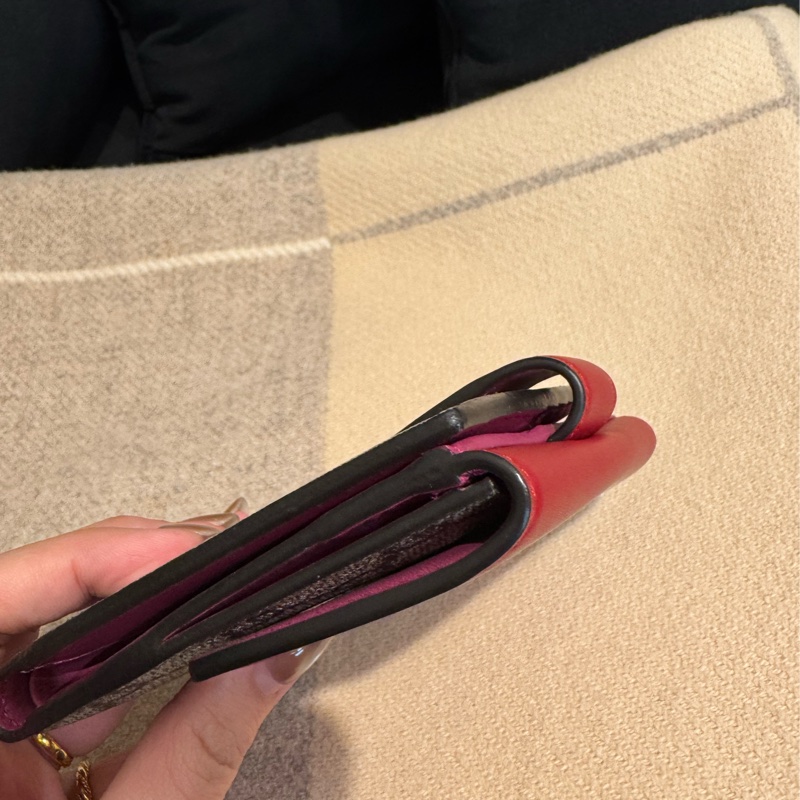 Gucci紅皮革/pvc雙面釦式短夾   超好看😻-8