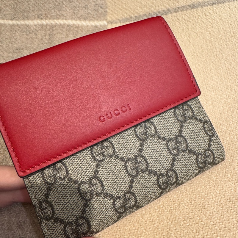 Gucci紅皮革/pvc雙面釦式短夾   超好看😻-10