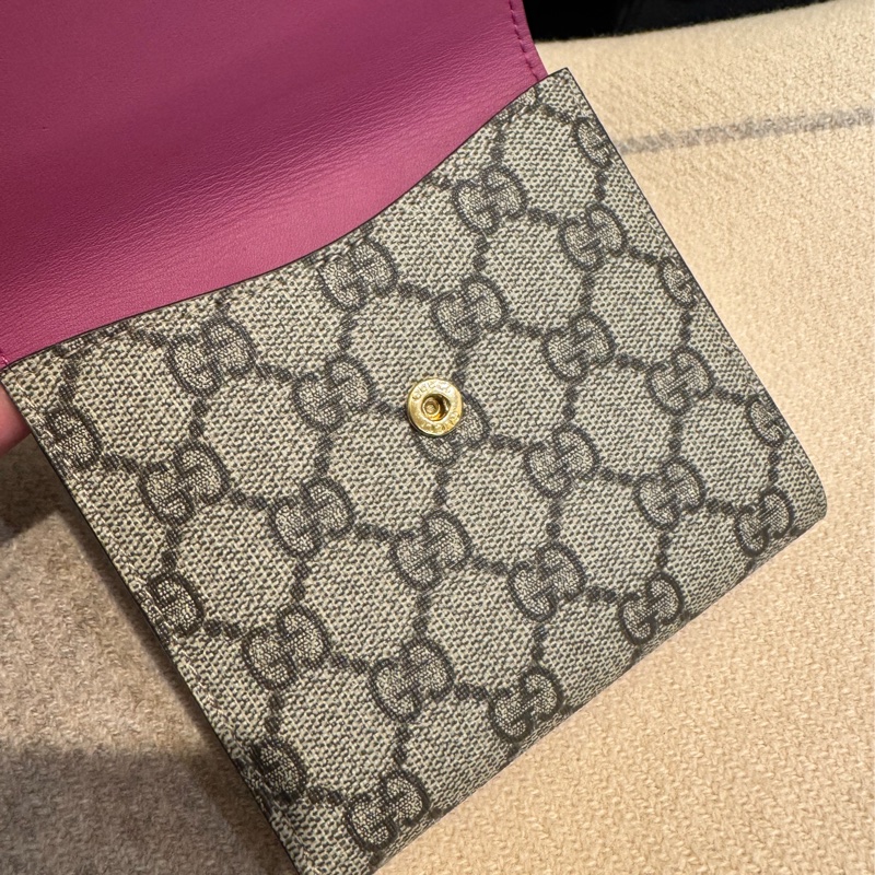 Gucci紅皮革/pvc雙面釦式短夾   超好看😻-12