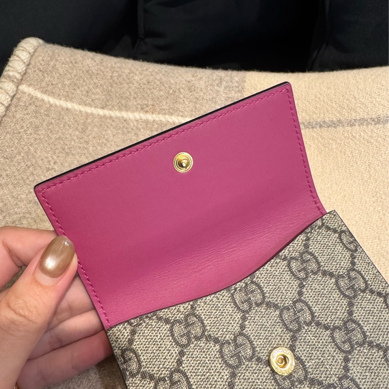 Gucci紅皮革/pvc雙面釦式短夾   超好看😻-13