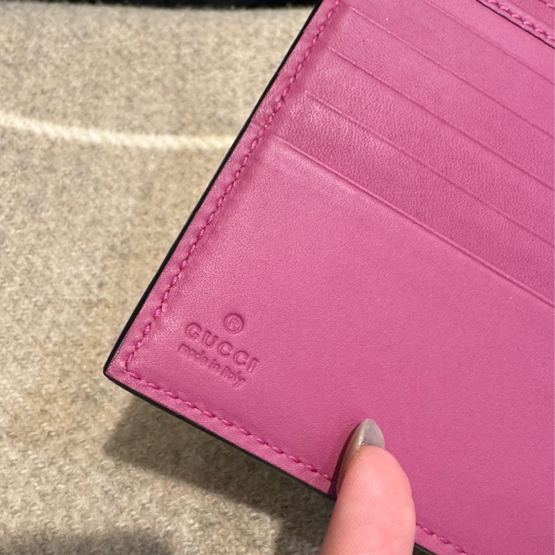 Gucci紅皮革/pvc雙面釦式短夾   超好看😻-21