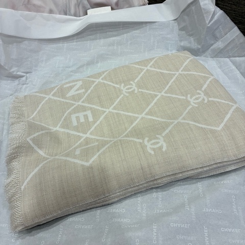 熱騰騰🔥誰在找 香奈兒chanel26p 圍巾 披肩 羊毛 米白色 氣質美人❤️