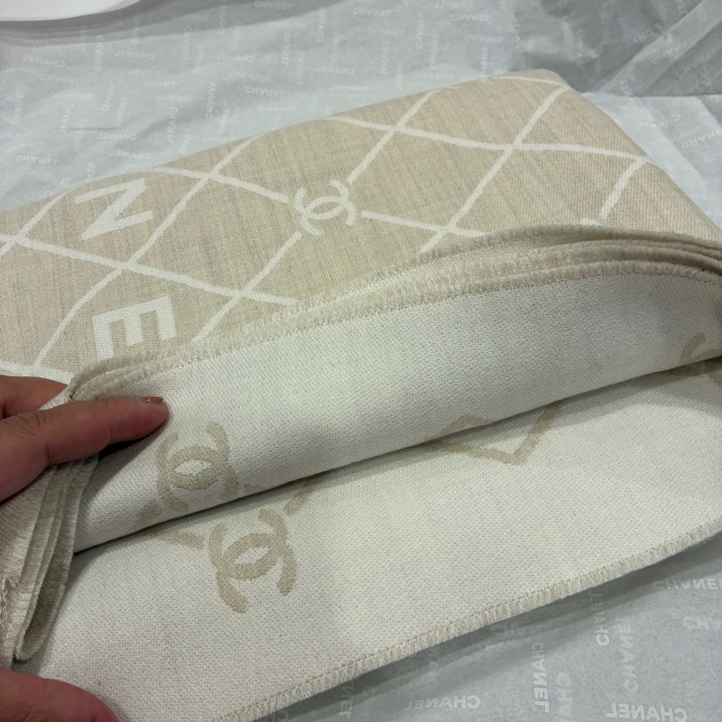 熱騰騰🔥誰在找 香奈兒chanel26p 圍巾 披肩 羊毛 米白色 氣質美人❤️-1