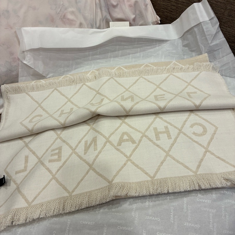 熱騰騰🔥誰在找 香奈兒chanel26p 圍巾 披肩 羊毛 米白色 氣質美人❤️-7