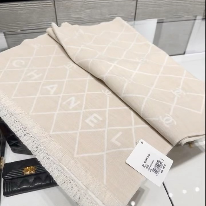 熱騰騰🔥誰在找 香奈兒chanel26p 圍巾 披肩 羊毛 米白色 氣質美人❤️-6
