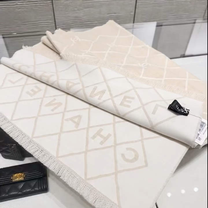 熱騰騰🔥誰在找 香奈兒chanel26p 圍巾 披肩 羊毛 米白色 氣質美人❤️-7