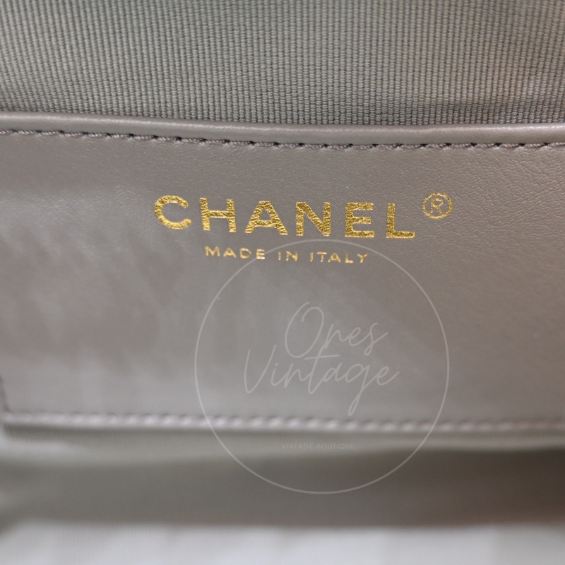 全新 香奈兒 小號 25 灰色 麂皮 GHW 微晶片 手提包-16