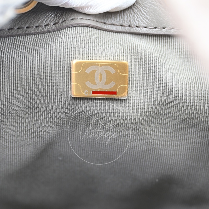 全新 香奈兒 小號 25 灰色 麂皮 GHW 微晶片 手提包-35