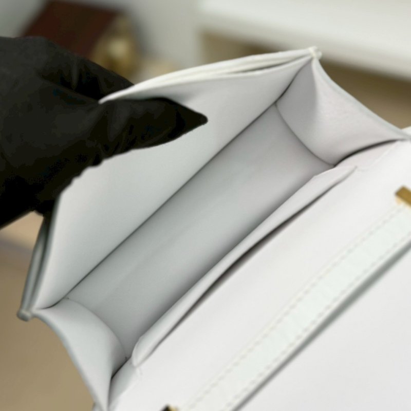 🏷Burberry 博柏利．TB Bag 翻蓋斜背包 /客人寄賣-17