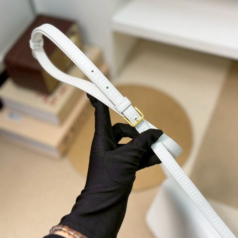 🏷Burberry 博柏利．TB Bag 翻蓋斜背包 /客人寄賣-19