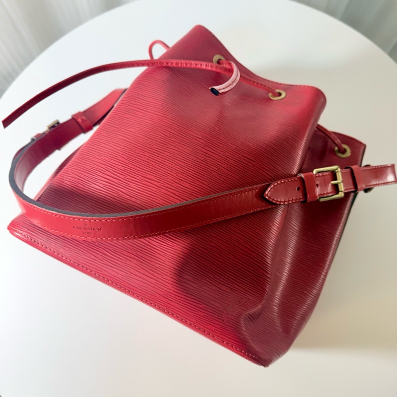 ✔️LOUIS VUITTON LV 路易威登 Epi Noe 水波紋水桶包／紅-4