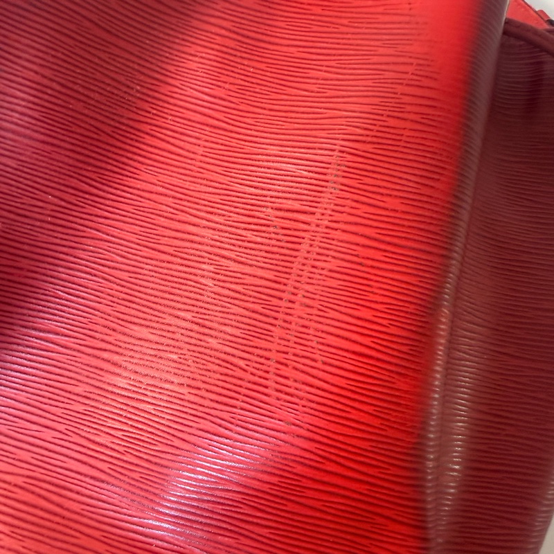 ✔️LOUIS VUITTON LV 路易威登 Epi Noe 水波紋水桶包／紅-32