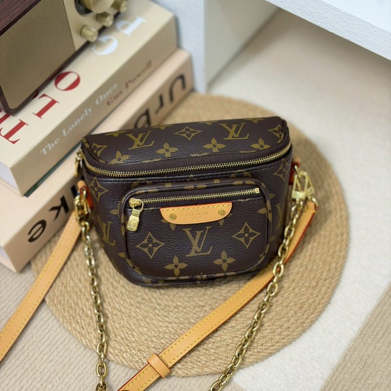 (實品超可愛😍😍)🏷LV 路易威登．Mini Bumbag M82335-0