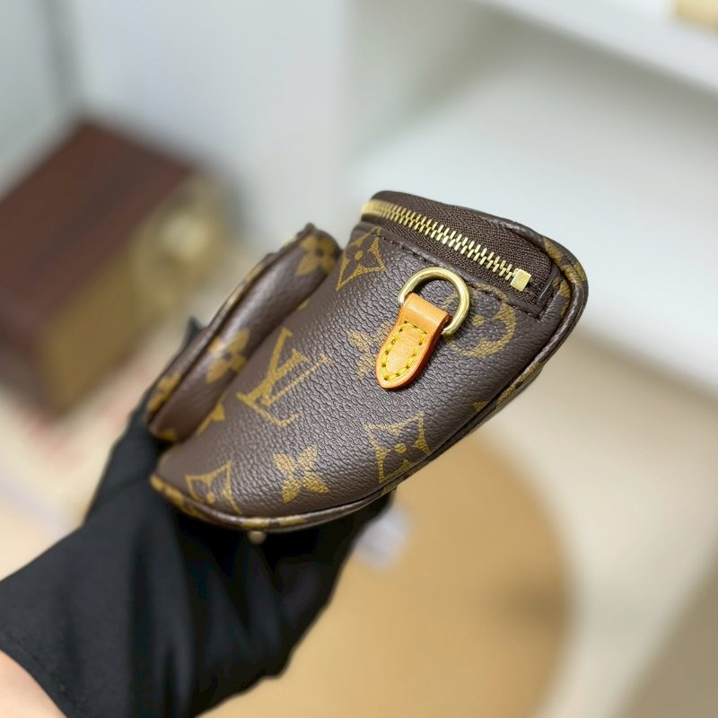 (實品超可愛😍😍)🏷LV 路易威登．Mini Bumbag M82335-3