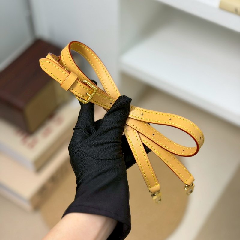 (實品超可愛😍😍)🏷LV 路易威登．Mini Bumbag M82335-14