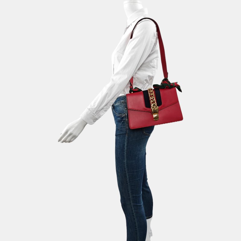 GUCCI Sylvie小號紅色牛皮條紋織帶塞爾維亞單肩包金色五金2條可拆卸肩帶-1