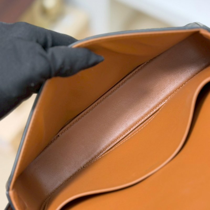 🏷Celine 瑟琳．Claude 凱旋門腋下包-18