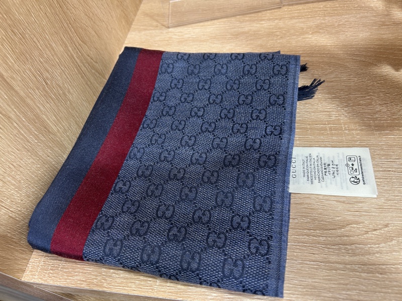 Gucci 藍logo紅邊絲質圍巾-0