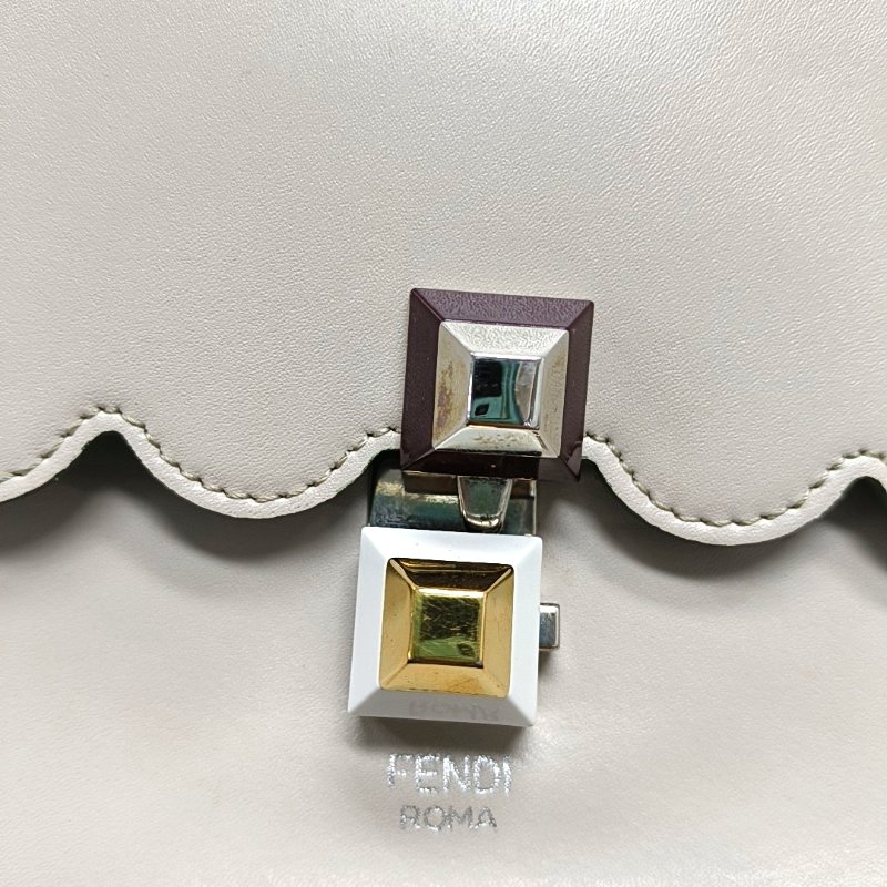 FENDI Kan I中號灰色牛皮鉚釘單肩包手提包金色銀色五金2條可拆卸肩帶-10