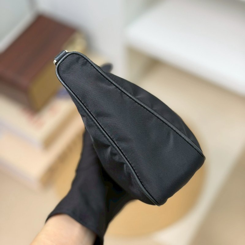 🏷Prada 普拉達．Re-Edition 2005 Hobo 三合一-3