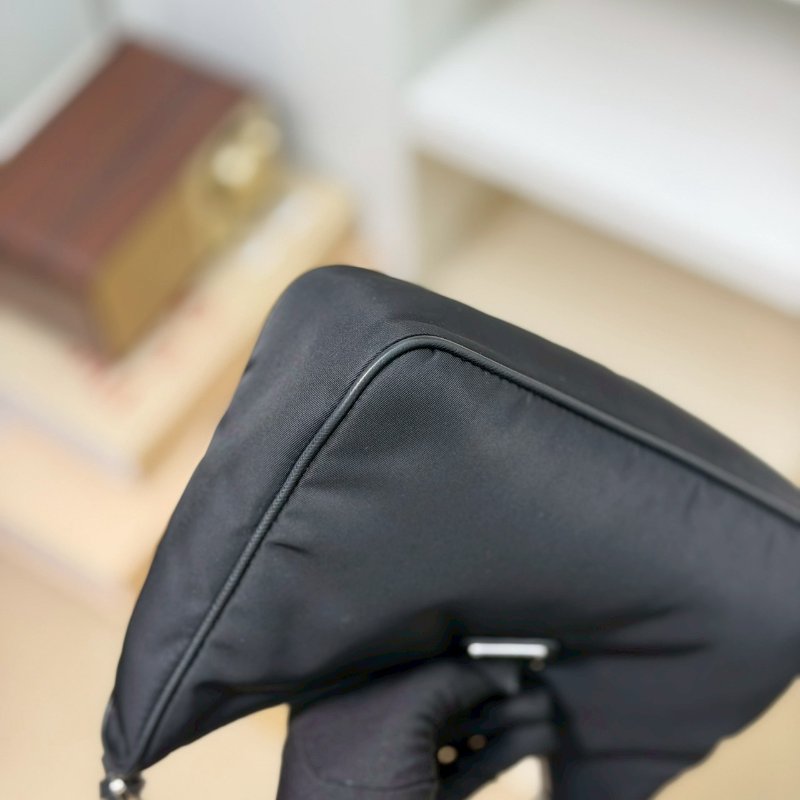 🏷Prada 普拉達．Re-Edition 2005 Hobo 三合一-4