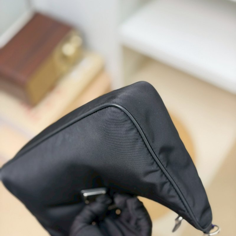 🏷Prada 普拉達．Re-Edition 2005 Hobo 三合一-5