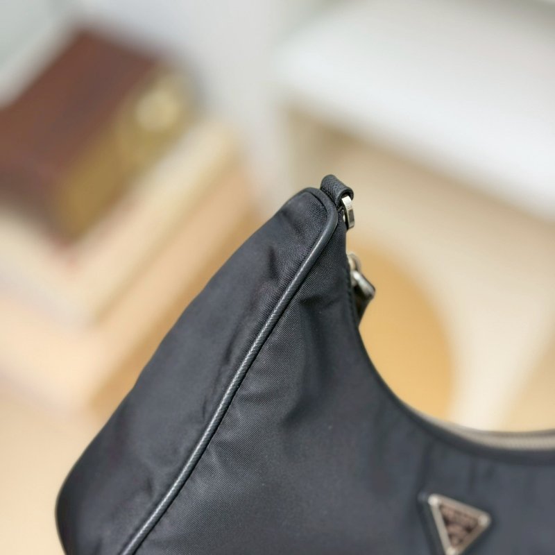 🏷Prada 普拉達．Re-Edition 2005 Hobo 三合一-8