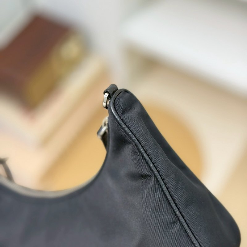 🏷Prada 普拉達．Re-Edition 2005 Hobo 三合一-11