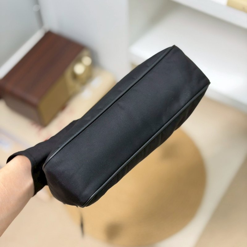🏷Prada 普拉達．Re-Edition 2005 Hobo 三合一-12