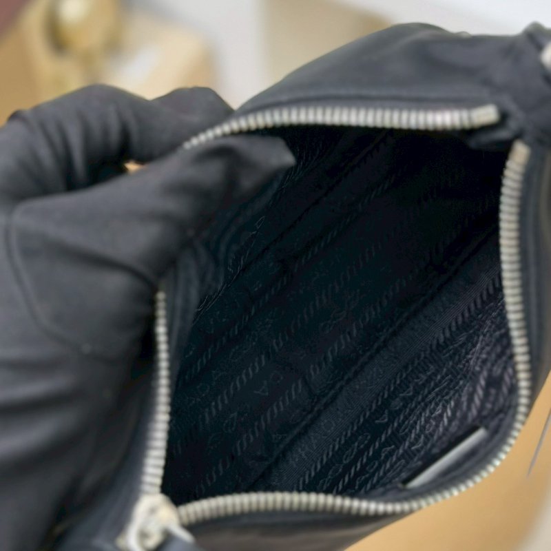 🏷Prada 普拉達．Re-Edition 2005 Hobo 三合一-16