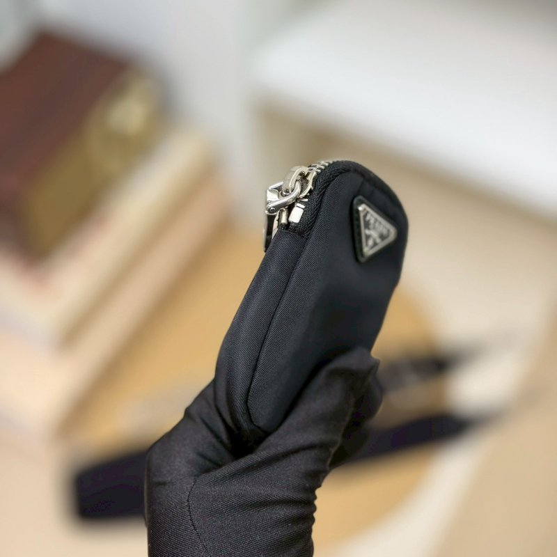 🏷Prada 普拉達．Re-Edition 2005 Hobo 三合一-20