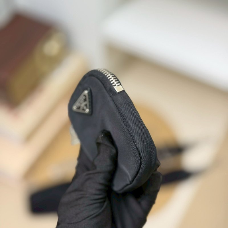 🏷Prada 普拉達．Re-Edition 2005 Hobo 三合一-21