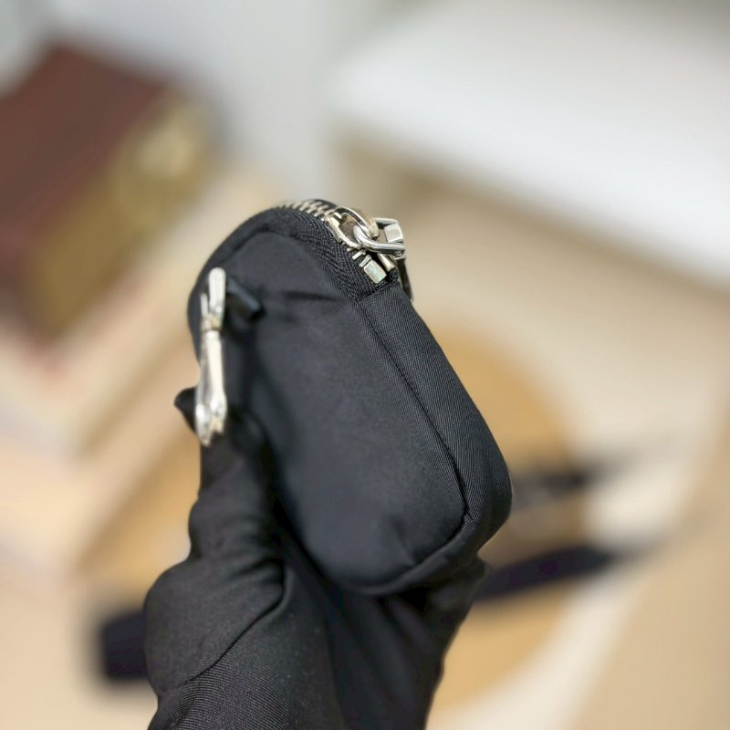 🏷Prada 普拉達．Re-Edition 2005 Hobo 三合一-23