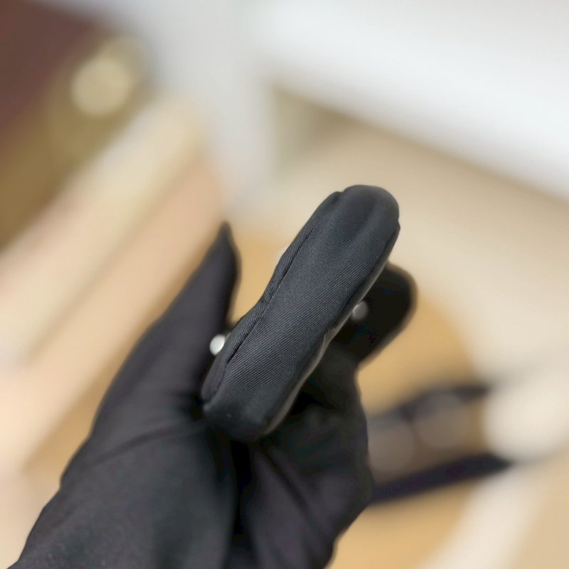 🏷Prada 普拉達．Re-Edition 2005 Hobo 三合一-24