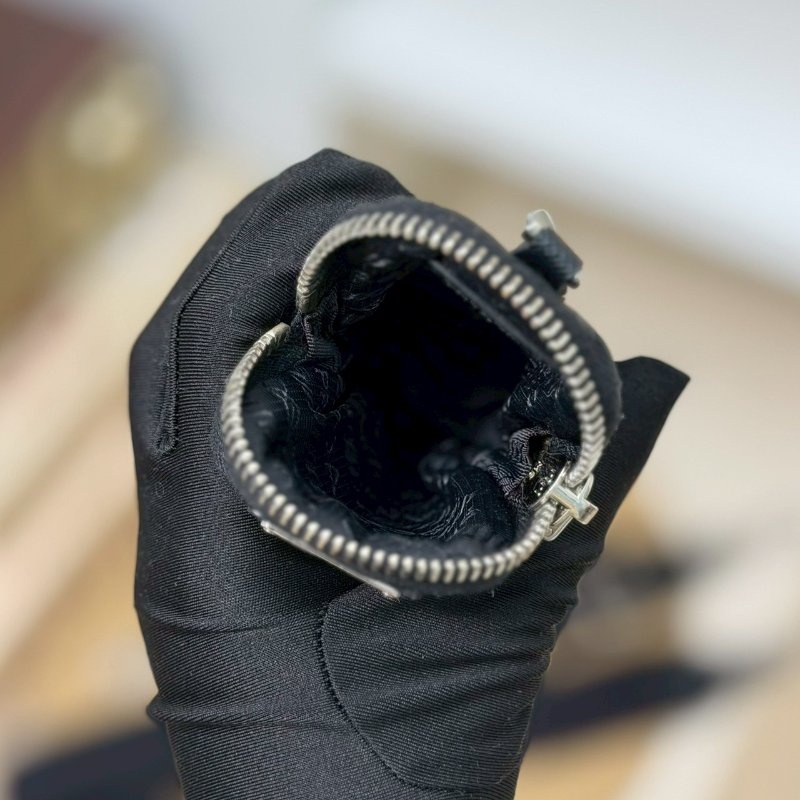 🏷Prada 普拉達．Re-Edition 2005 Hobo 三合一-26