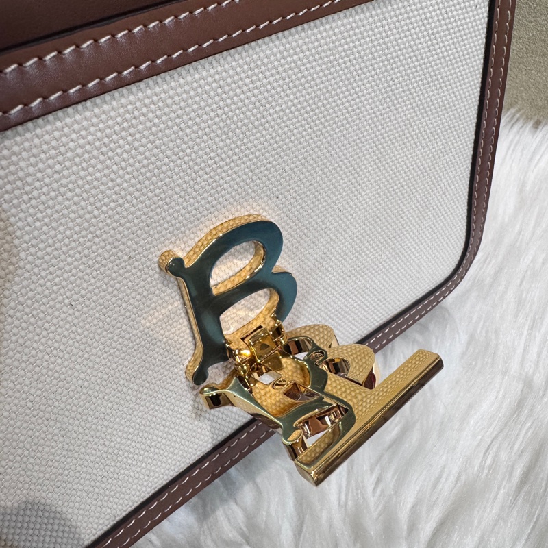 Burberry 帆布拼咖牛皮TB釦斜背包 近全新-9