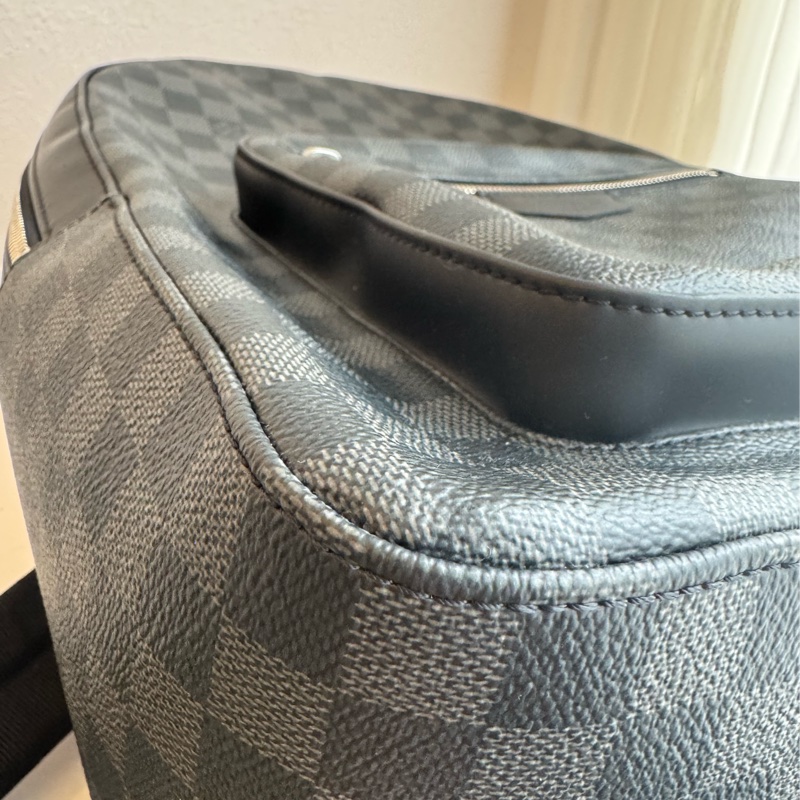 LV黑棋盤格後背包 超新超輕又好裝-8