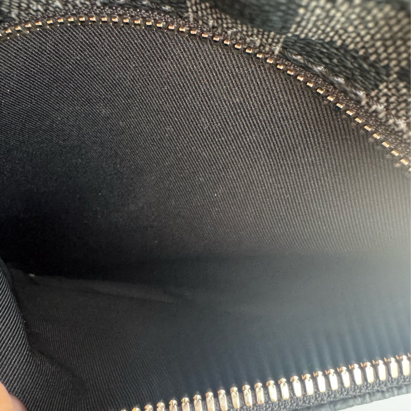 LV黑棋盤格後背包 超新超輕又好裝-12