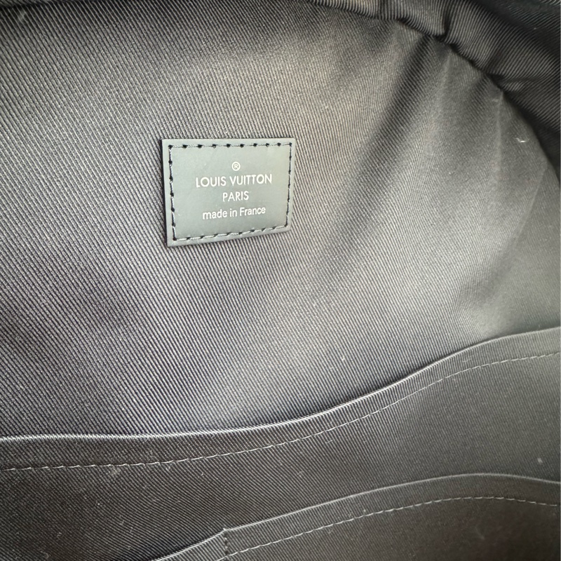 LV黑棋盤格後背包 超新超輕又好裝-24