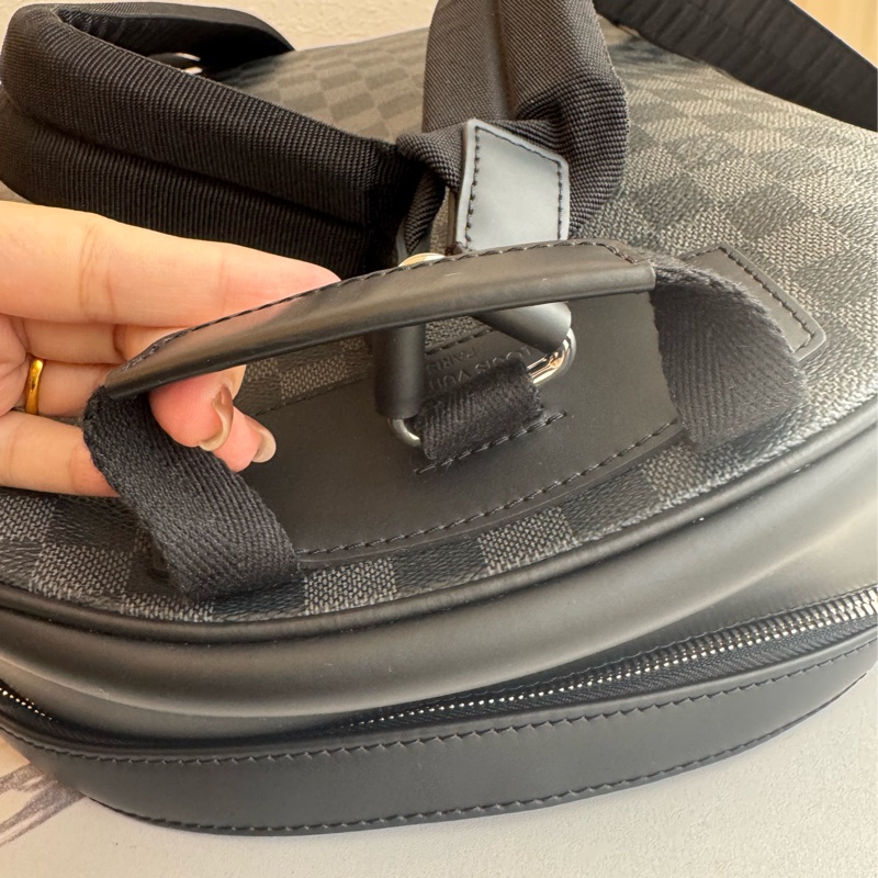 LV黑棋盤格後背包 超新超輕又好裝-26