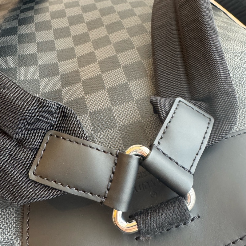 LV黑棋盤格後背包 超新超輕又好裝-28