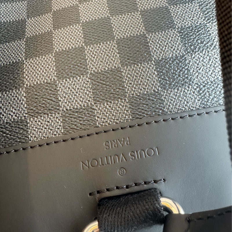 LV黑棋盤格後背包 超新超輕又好裝-29