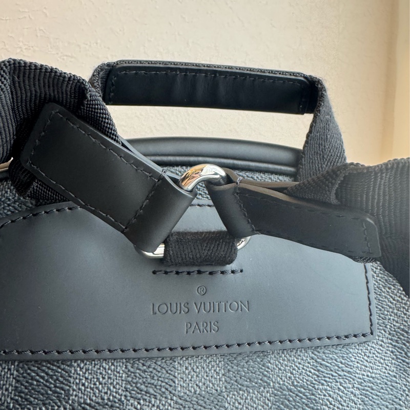 LV黑棋盤格後背包 超新超輕又好裝-34