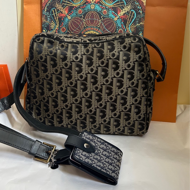 Dior *銀絲刺繡滿版D +扣式（卡）耳機包*斜背包組合👩🏻‍🦰這是稀有Vintage 古董款！#贈D小logo短鍊-1