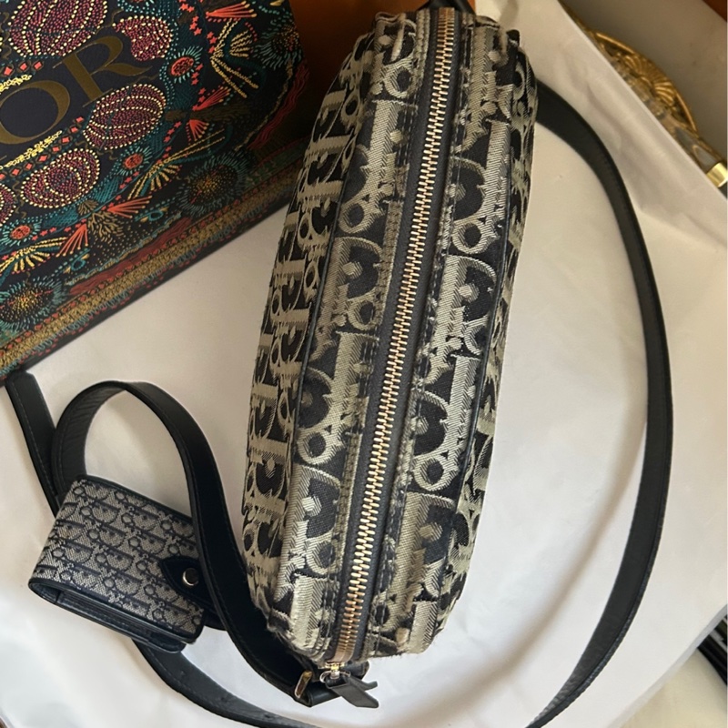 Dior *銀絲刺繡滿版D +扣式（卡）耳機包*斜背包組合👩🏻‍🦰這是稀有Vintage 古董款！#贈D小logo短鍊-2