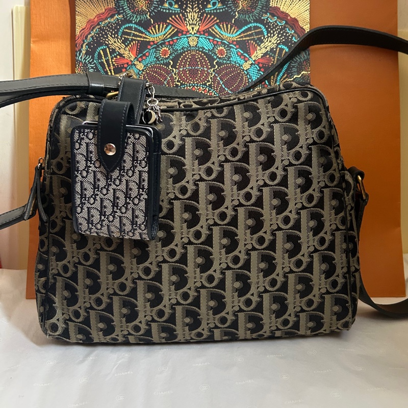 Dior *銀絲刺繡滿版D +扣式（卡）耳機包*斜背包組合👩🏻‍🦰這是稀有Vintage 古董款！#贈D小logo短鍊-9