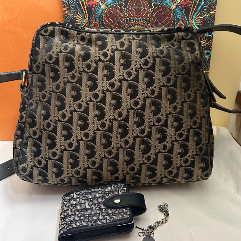 Dior *銀絲刺繡滿版D +扣式（卡）耳機包*斜背包組合👩🏻‍🦰這是稀有Vintage 古董款！#贈D小logo短鍊-10