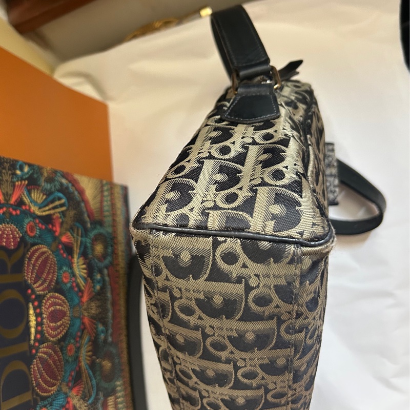 Dior *銀絲刺繡滿版D +扣式（卡）耳機包*斜背包組合👩🏻‍🦰這是稀有Vintage 古董款！#贈D小logo短鍊-11