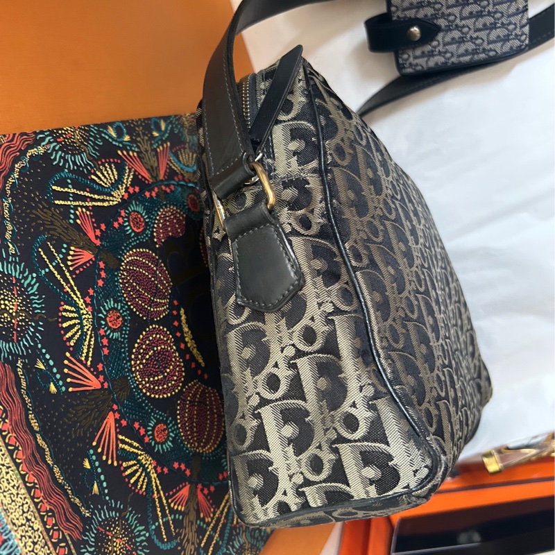 Dior *銀絲刺繡滿版D +扣式（卡）耳機包*斜背包組合👩🏻‍🦰這是稀有Vintage 古董款！#贈D小logo短鍊-12